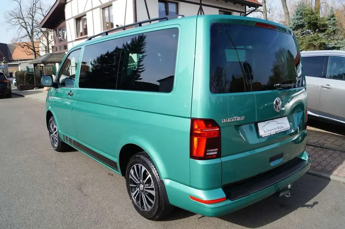 Używany VW Multivan 150 KM (110 kW) 2021 Zielony Minivan