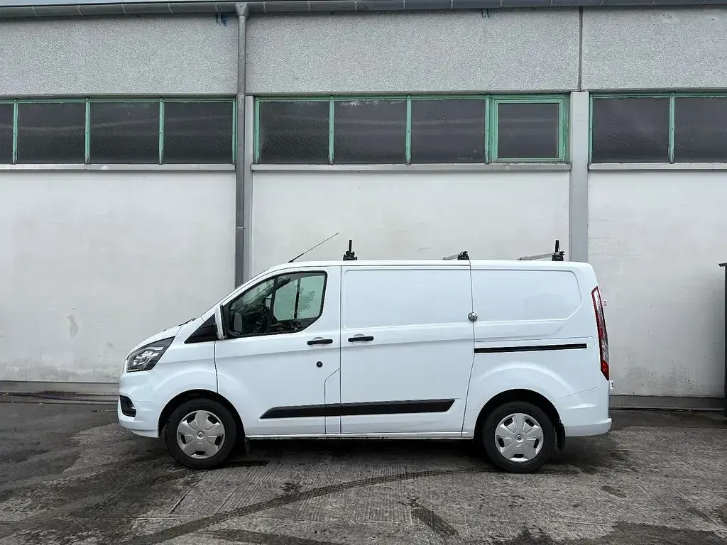 Gebraucht Ford Transit Custom 131 PS (96 kW) 2021 Frozen white Van / Kleinbus