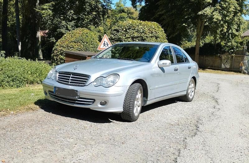 Silber Gebraucht 2006 Mercedes C200 Limousine | 2.990 € - Bild 1/4