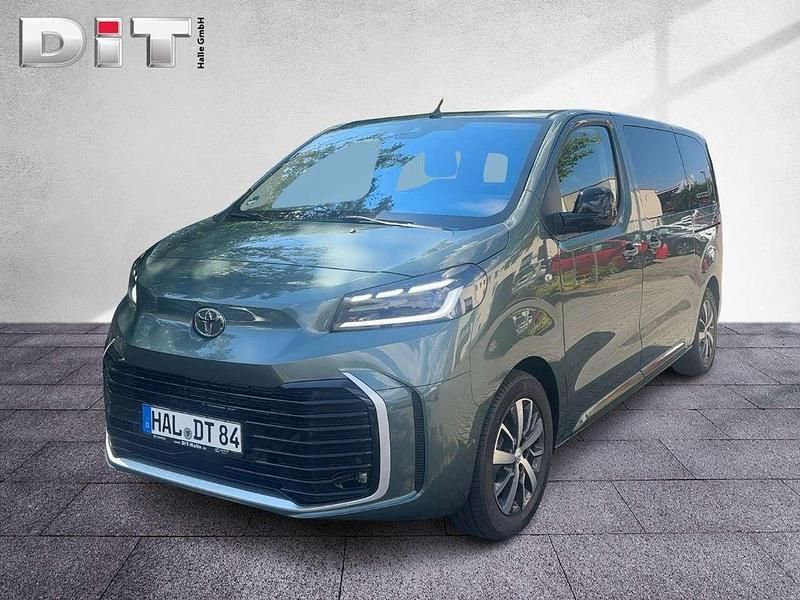 All terrain green Neu 2025 Toyota Proace Verso Team Kombi | 41.040 € (Guter Preis) - Bild 1/4