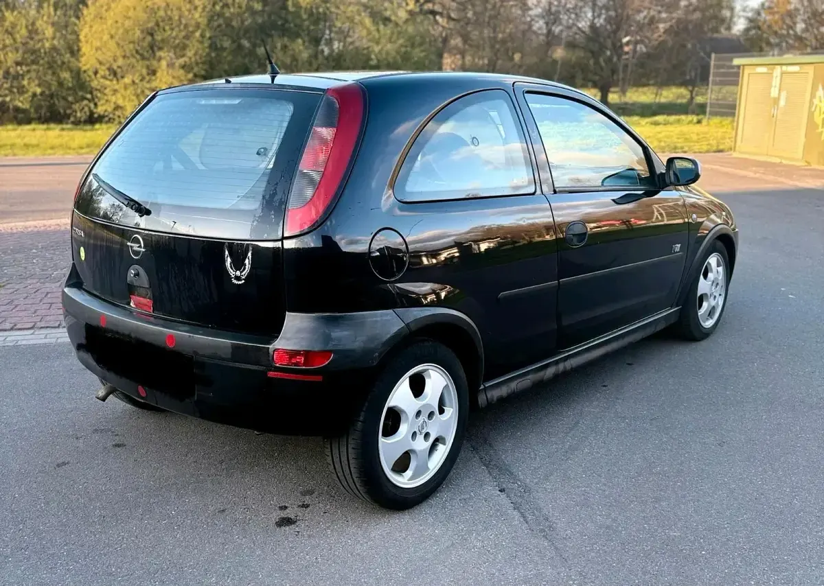 Second-hand Opel Corsa 58 CP (42 kW) 2003 Negru Hatchback