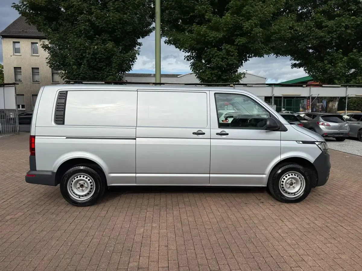 Gebraucht VW Transporter 150 PS (110 kW) 2023 Silber Van