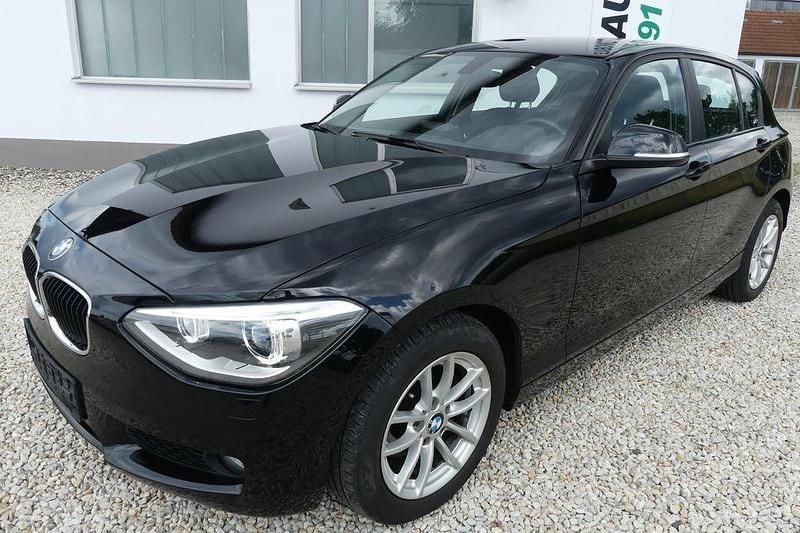 Schwarz Gebraucht 2013 BMW 120 Comfort Edition Kleinwagen | 10.980 € (Fairer Preis) - Bild 1/4