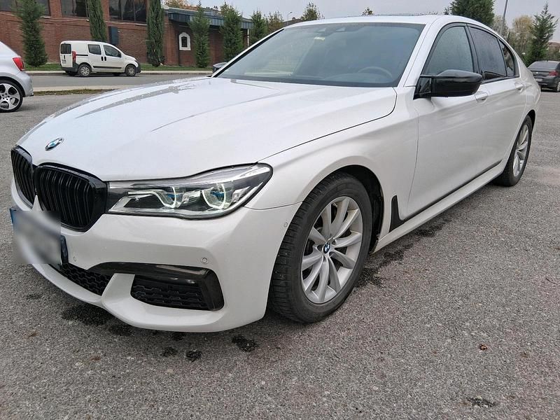 Weiß Gebraucht 2017 BMW 730 Limousine | 25.500 € (Fairer Preis) - Bild 1/4