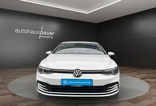 Gebraucht VW Golf VII Life 115 PS (84 kW) 2021 Weiß Kleinwagen