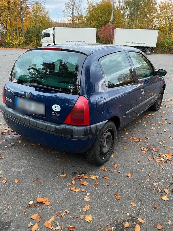 Gebraucht Renault Clio II 58 PS (42 kW) 2001 Blau Kleinwagen