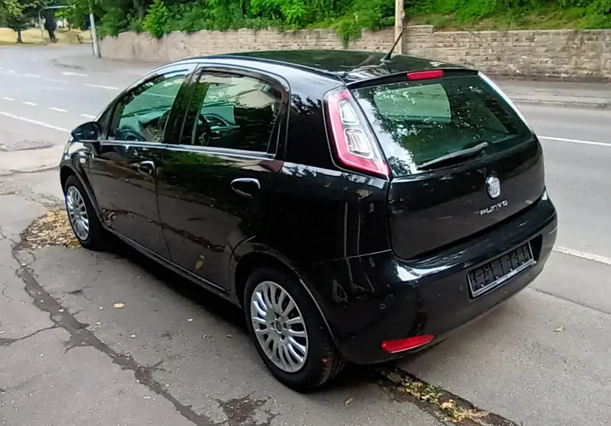 Gebraucht Fiat Punto Pop 69 PS (50 kW) 2012 Schwarz Kleinwagen