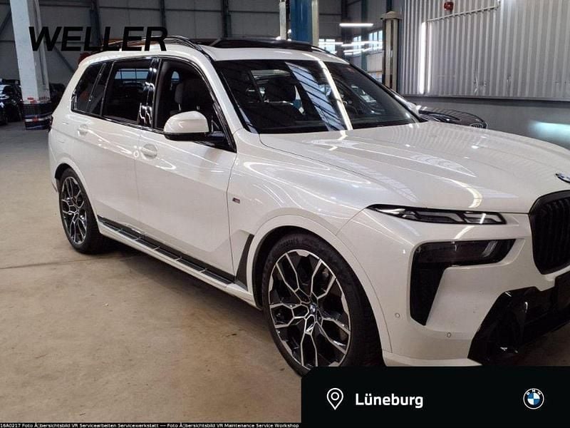 Mineralweiß (weiß) Gebraucht 2025 BMW X7 M Sport SUV | 89.980 € (Superpreis) - Bild 1/4