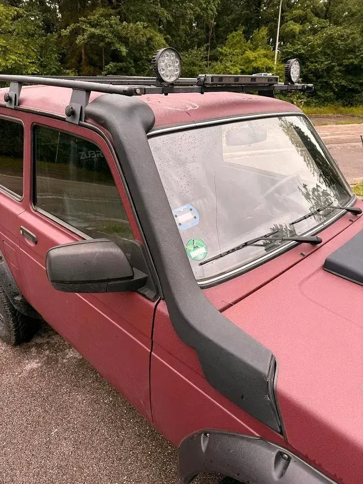 Gebraucht Lada niva 83 PS (61 kW) 2010 Rot SUV