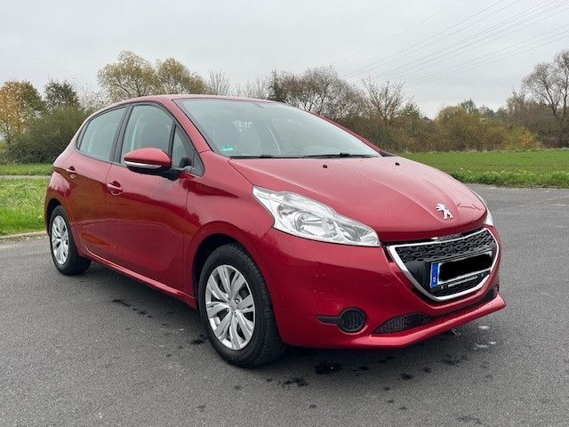 Rot Gebraucht 2015 Peugeot 208 Active Kleinwagen | 6.399 € (Fairer Preis) - Bild 1/4