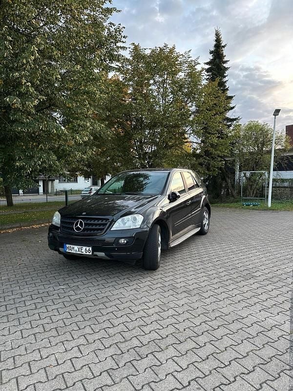 Schwarz Gebraucht 2006 Mercedes ML320 SUV | 7.000 € - Bild 1/4