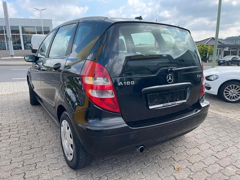 Gebraucht Mercedes 180 109 PS (80 kW) 2004 Schwarz Limousine