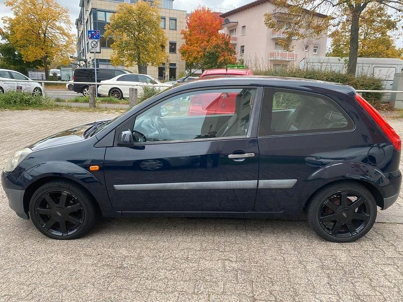 Blau Gebraucht 2005 Ford Fiesta Kleinwagen | 1.300 € (Guter Preis) - Bild 1/4
