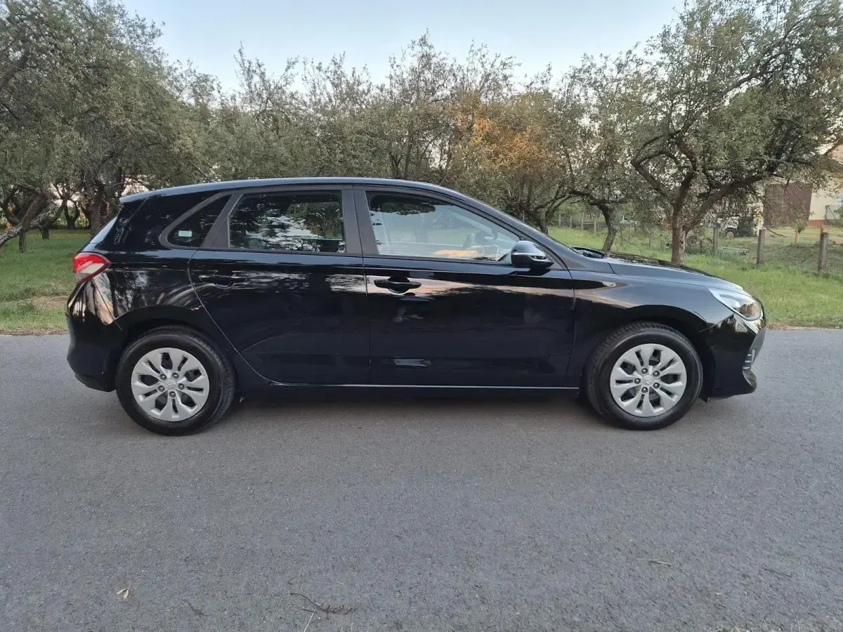 Gebraucht Hyundai i30 100 PS (73 kW) 2020 Kleinwagen