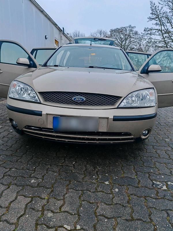 Gebraucht Ford Mondeo 149 PS (109 kW) 2001 Gold Kombi
