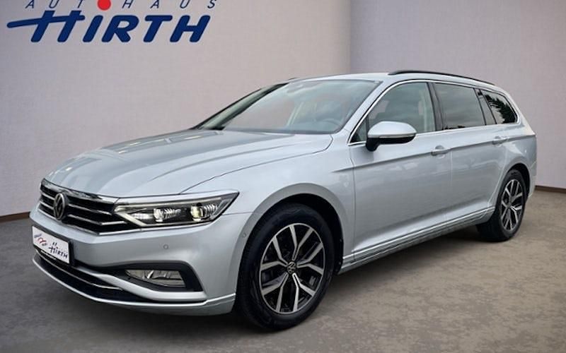 Gebraucht VW Passat Business 150 PS (110 kW) 2023 Silber metallic Kombi
