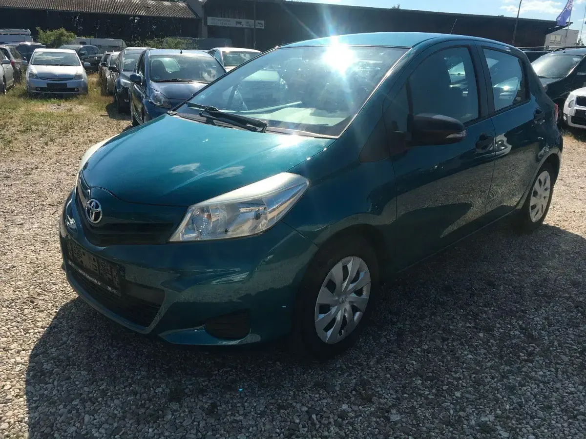 Gebraucht Toyota Yaris Cool 69 PS (50 kW) 2012 Grün Kleinwagen