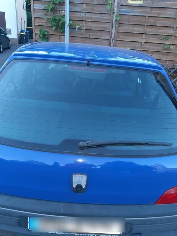 Grün Gebraucht 2001 Peugeot 106 Kleinwagen | 200 € - Bild 1/4