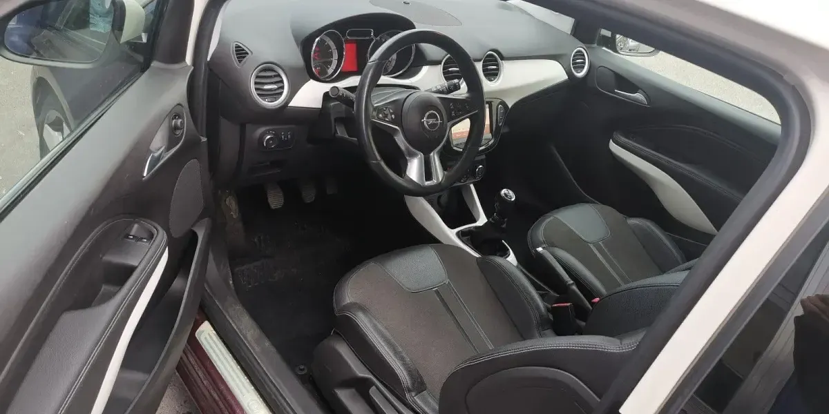 Używany Opel Adam 87 KM (63 kW) 2015 Czerwony Hatchback