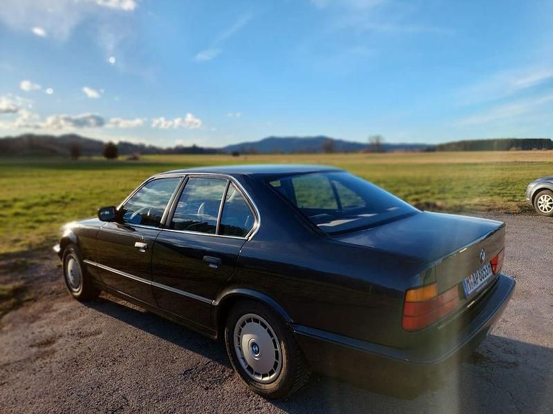 Gebraucht BMW 525 170 PS (125 kW) 1988 Schwarz Limousine