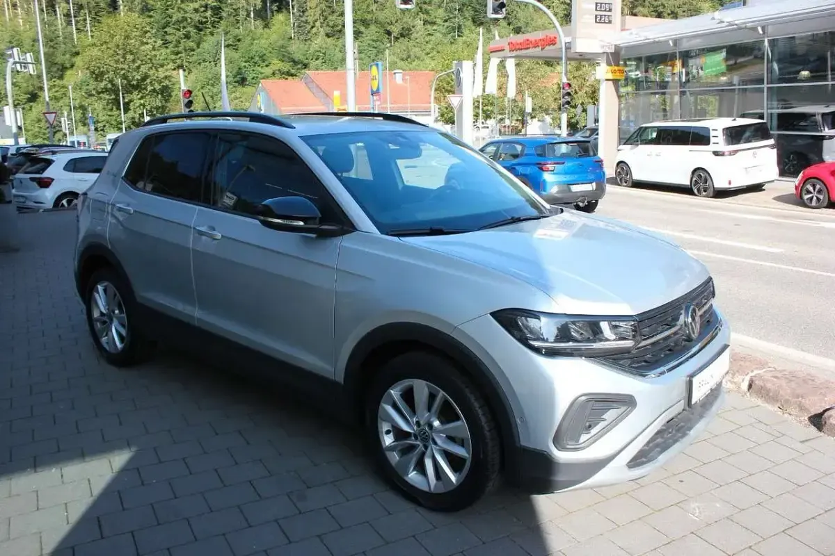 Gebraucht VW T-Cross Goal 116 PS (85 kW) 2025 Reflexsilber metallic SUV