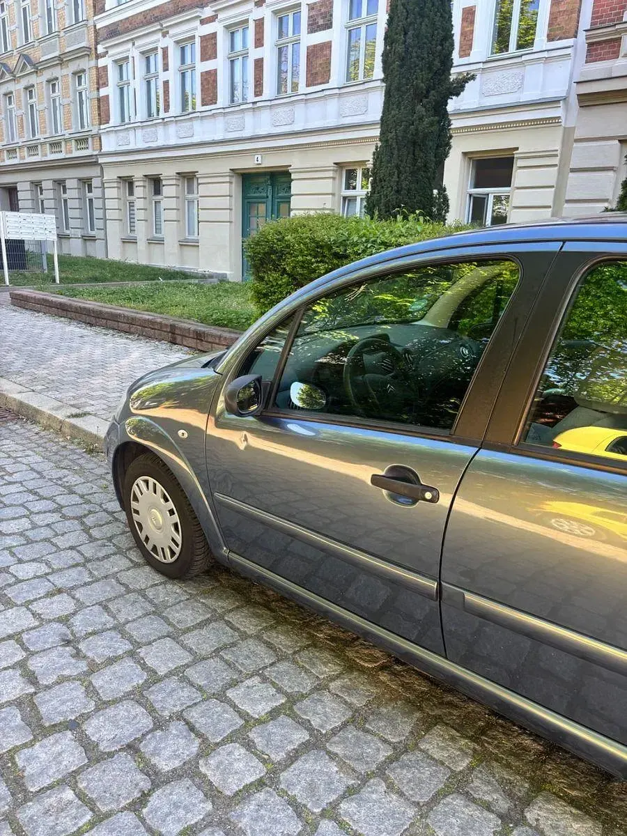 Usado Citroën C3 Comfort 73 CV (53 kW) 2005 Gris Berlina