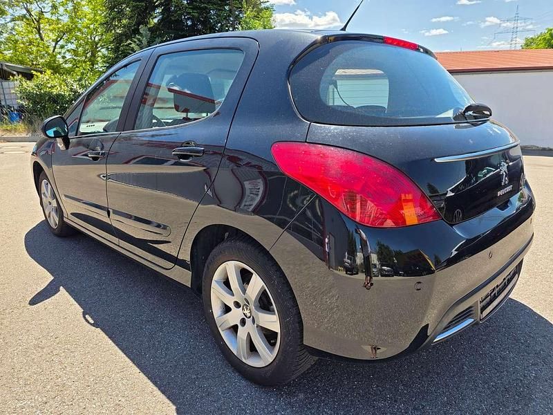 Gebraucht Peugeot 308 Active 120 PS (88 kW) 2011 Lackierung schwarz perla nera Kleinwagen