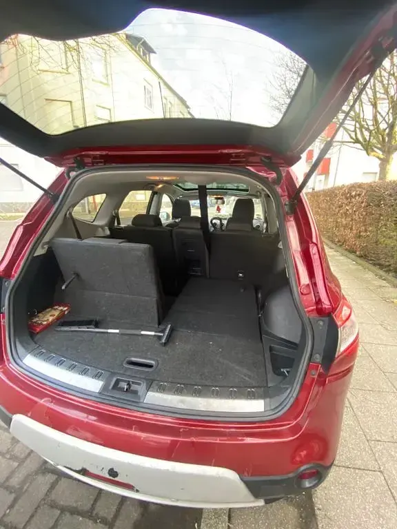 Gebraucht Nissan Qashqai +2 Acenta 110 PS (80 kW) 2011 Rot SUV
