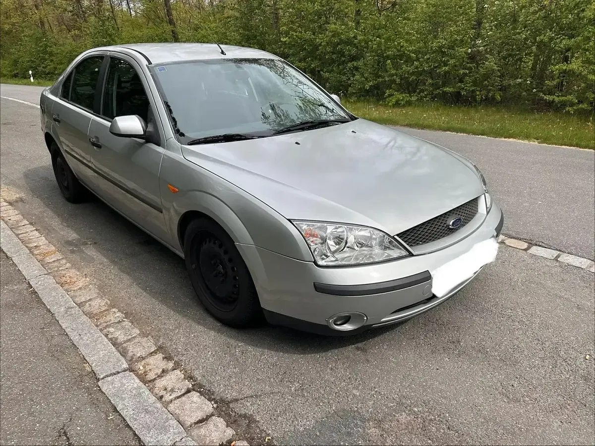 Gebraucht Ford Mondeo 125 PS (91 kW) 2001 Silber Limousine