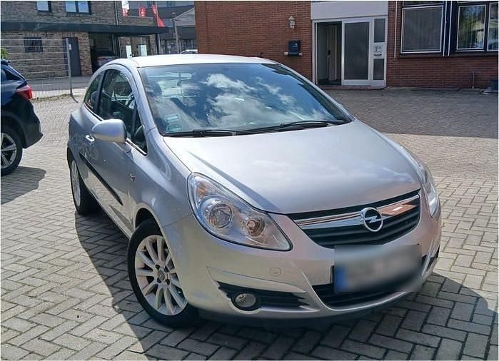 Gebraucht Opel Corsa 90 PS (66 kW) 2008 Silber Kleinwagen