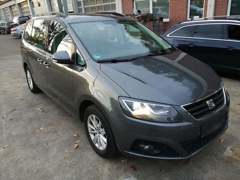 Grau Gebraucht 2017 Seat Alhambra Van / Kleinbus | 14.300 € (Superpreis) - Bild 1/4