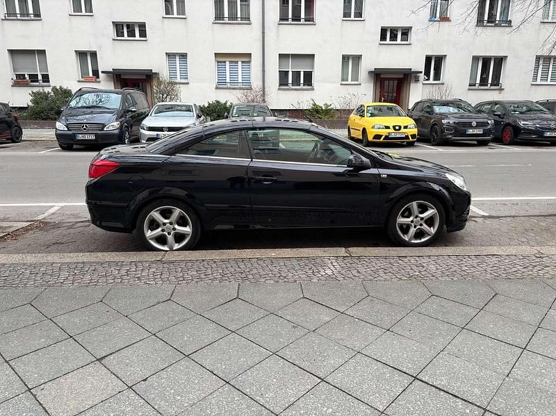 Gebraucht Opel Astra Cabriolet 116 PS (85 kW) 2008 Schwarz Cabrio