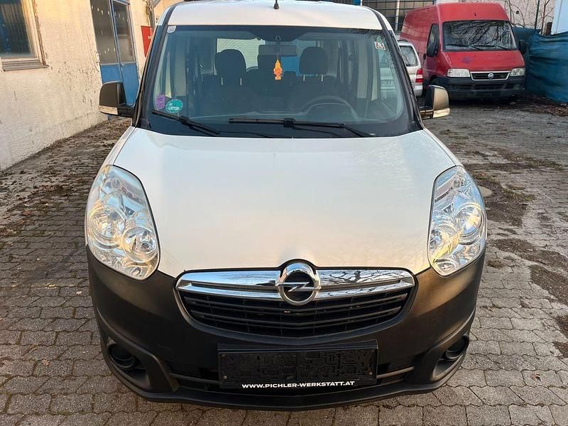 Gebraucht Opel Combo 90 PS (66 kW) 2016 Weiß Van / Kleinbus