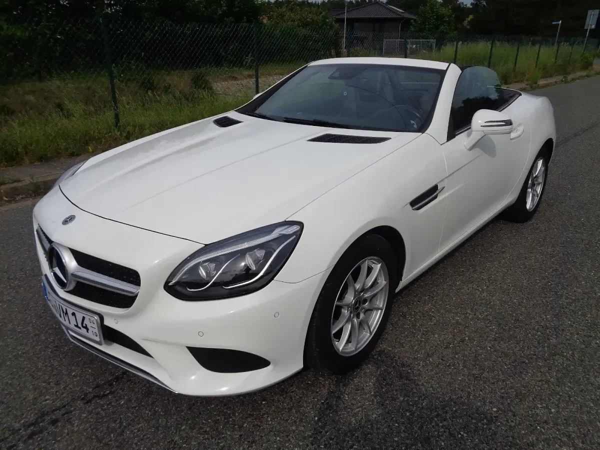 Gebraucht Mercedes SLC180 155 PS (114 kW) 2018 Weiß Cabrio