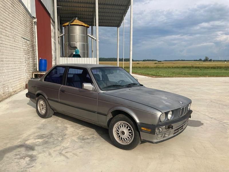 Grau Gebraucht 1988 BMW 325 | 12.800 € - Bild 1/4