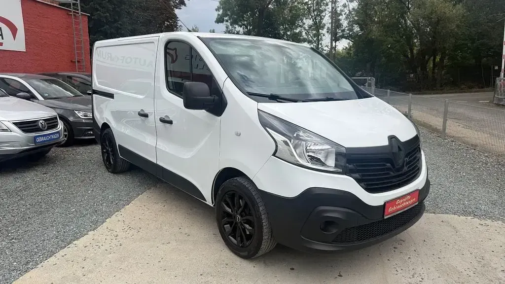Gebraucht Renault Trafic 121 PS (88 kW) 2017 Weiß Van / Kleinbus