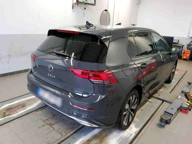 Gebraucht VW Golf VIII Move 150 PS (110 kW) 2024 Grau Limousine