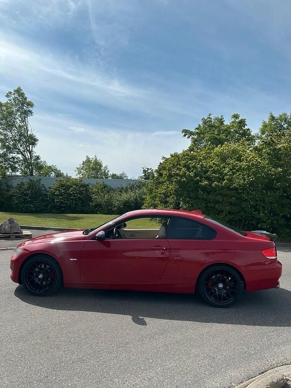 Gebraucht BMW 325 218 PS (160 kW) 2007 Rot Coupé