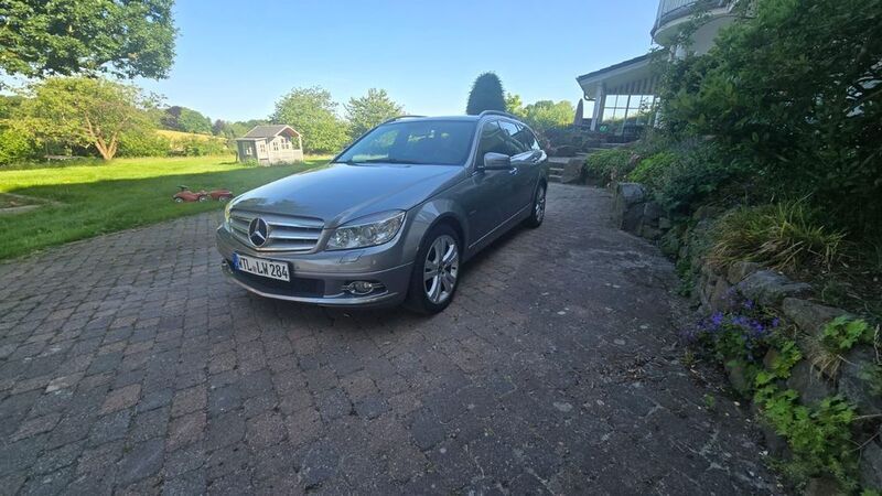 Grau Gebraucht 2009 Mercedes 220 Kombi | 6.399 € (Fairer Preis) - Bild 1/4