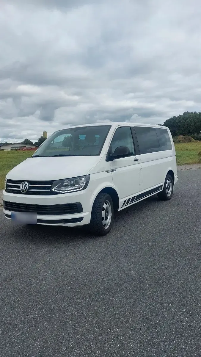 Gebraucht VW Multivan Trendline 114 PS (83 kW) 2017 Weiß Van / Kleinbus