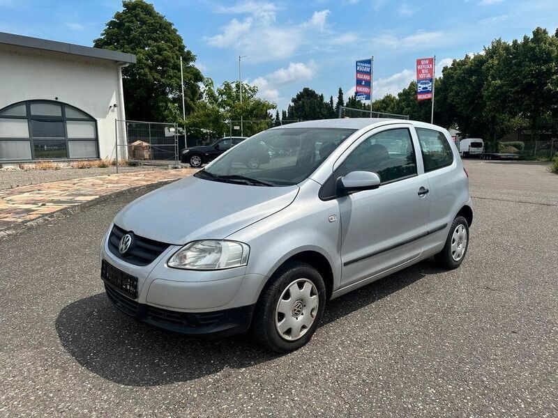 Silber Gebraucht 2011 VW Fox Basis Kleinwagen | 1.990 € (Fairer Preis) - Bild 1/4