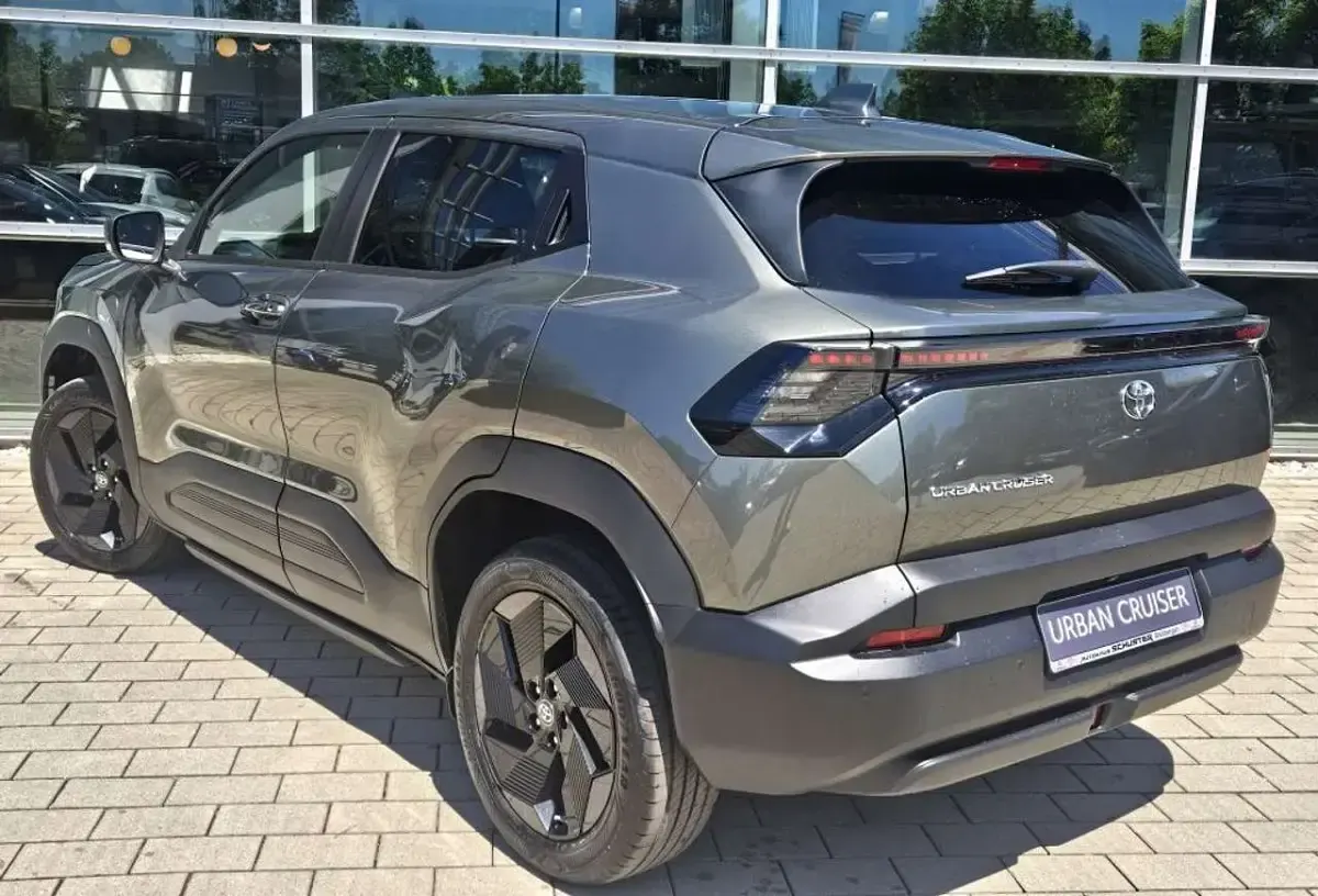 Gebraucht Toyota Urban Cruiser 127 kW (174 PS) 2026 Land breeze green SUV