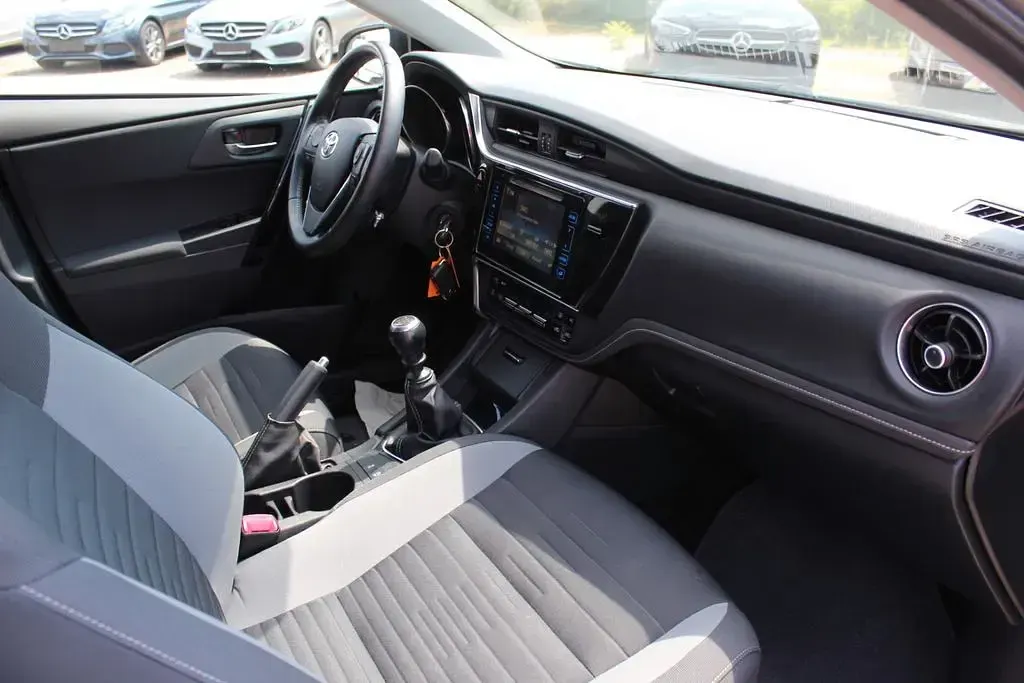 Gebraucht Toyota Auris Design 116 PS (85 kW) 2016 Grau Limousine