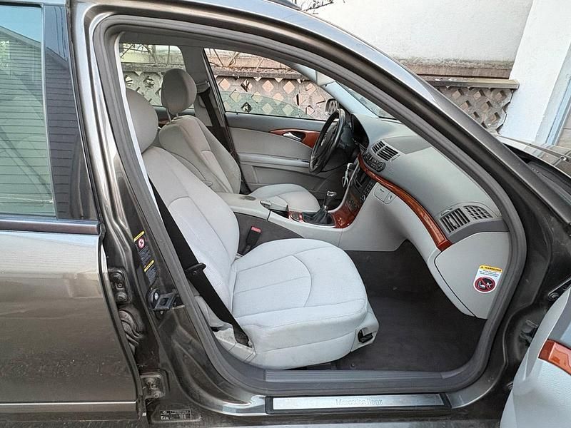 Second-hand Mercedes E220 170 CP (125 kW) 2007 Maro Break
