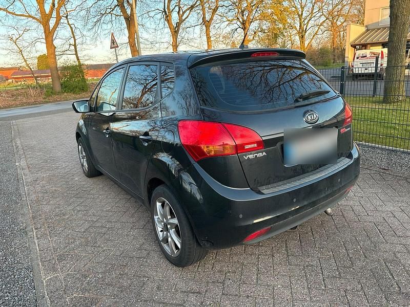 Gebraucht Kia Venga 90 PS (66 kW) 2010 Schwarz Kleinwagen