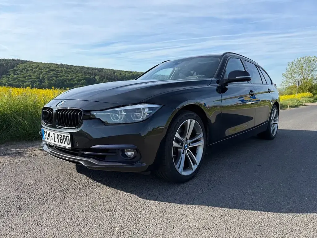 Gebraucht BMW 330 Sport Line 252 PS (185 kW) 2018 Schwarz Kombi