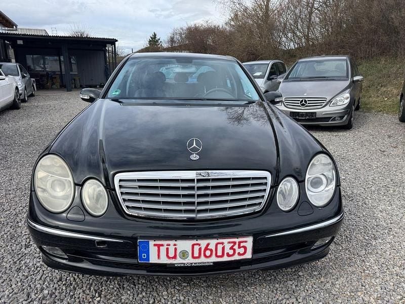 Gebraucht Mercedes E240 Avantgarde 177 PS (130 kW) 2002 Schwarz Limousine