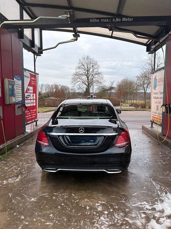 Gebraucht Mercedes C180 156 PS (114 kW) 2015 Schwarz Limousine