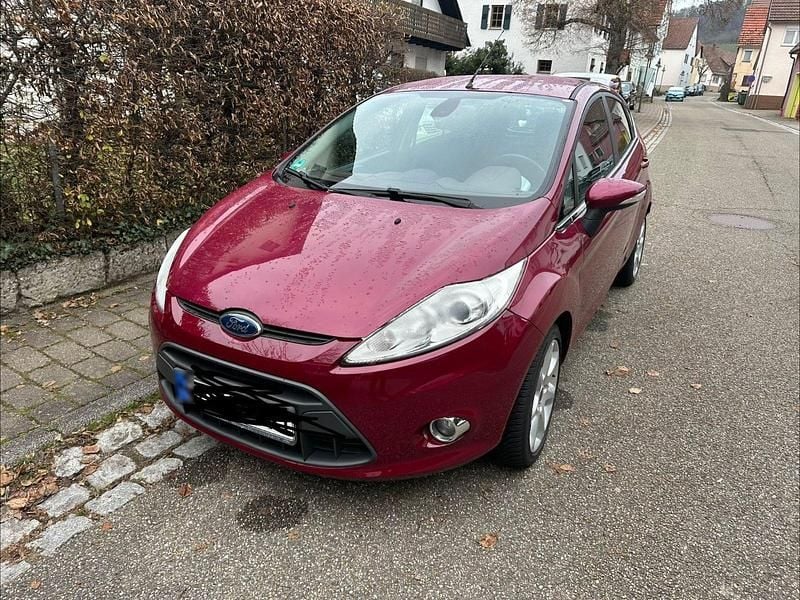 Gebraucht Ford Fiesta Titanium 97 PS (71 kW) 2010 Rot Kleinwagen