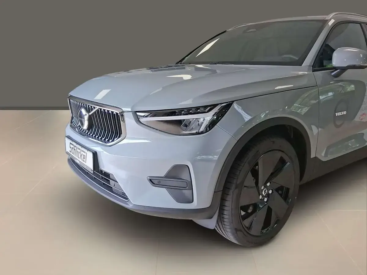 Gebraucht Volvo XC40 Core 163 PS (119 kW) 2025 Vapour grey SUV